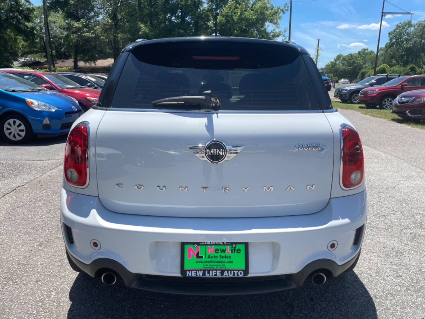 2013 WHITE MINI COUNTRYMAN COOPER S ALL4 (WMWZC5C51DW) with an 1.6L engine, Automatic transmission, located at 5103 Dorchester Rd., Charleston, SC, 29418-5607, (843) 767-1122, 36.245171, -115.228050 - Clean CarFax (no accidents reported!) Clean interior with Leather, Double Sunroof, CD/AUX/Sat/USB, Hands-free Phone, Power Windows, Power Locks, Power Mirrors, Heated Seats, Push Button Start, Keyless Entry, All-weather Mats, Alloy Wheels. Local Trade-in!! Located at New Life Auto Sales! 2023 WIN - Photo#5